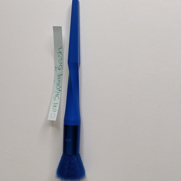 Blue real techniques DayGleam makeup brushes - Picture 4 of 6